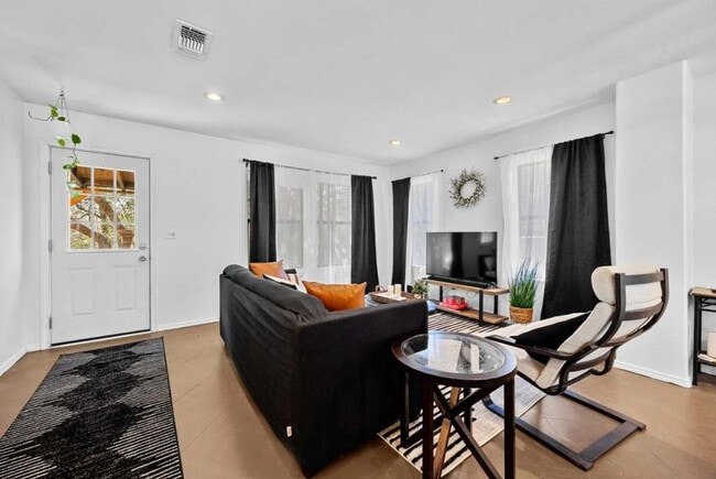 Building Photo - 14811 Foy Dr