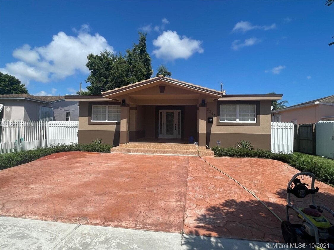 2255 SW 26th St, Miami, FL 33133 House Rental in Miami, FL