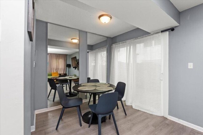 Building Photo - 2 bedroom in Bolingbrook IL 60440