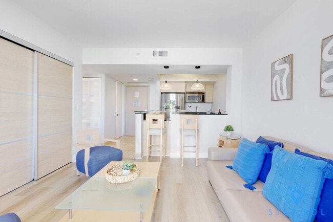 Foto del edificio - 18683 Collins Ave