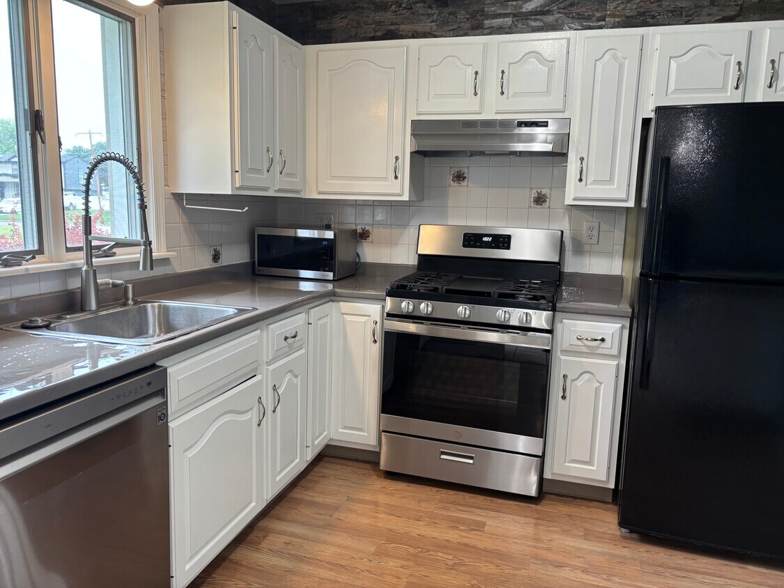 Primary Photo - 1614 Woodford Way