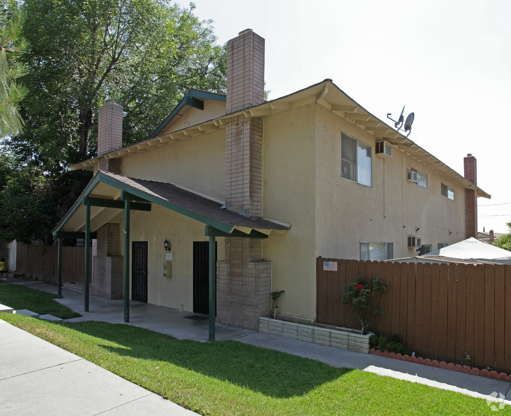 Foto del edificio - 3009 Canyon Crest Dr