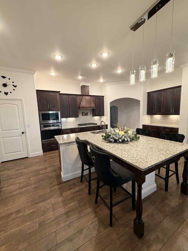 Foto del edificio - COMING SOON: BEAUTIFUL 4 BEDROOM / 3 BATHR...