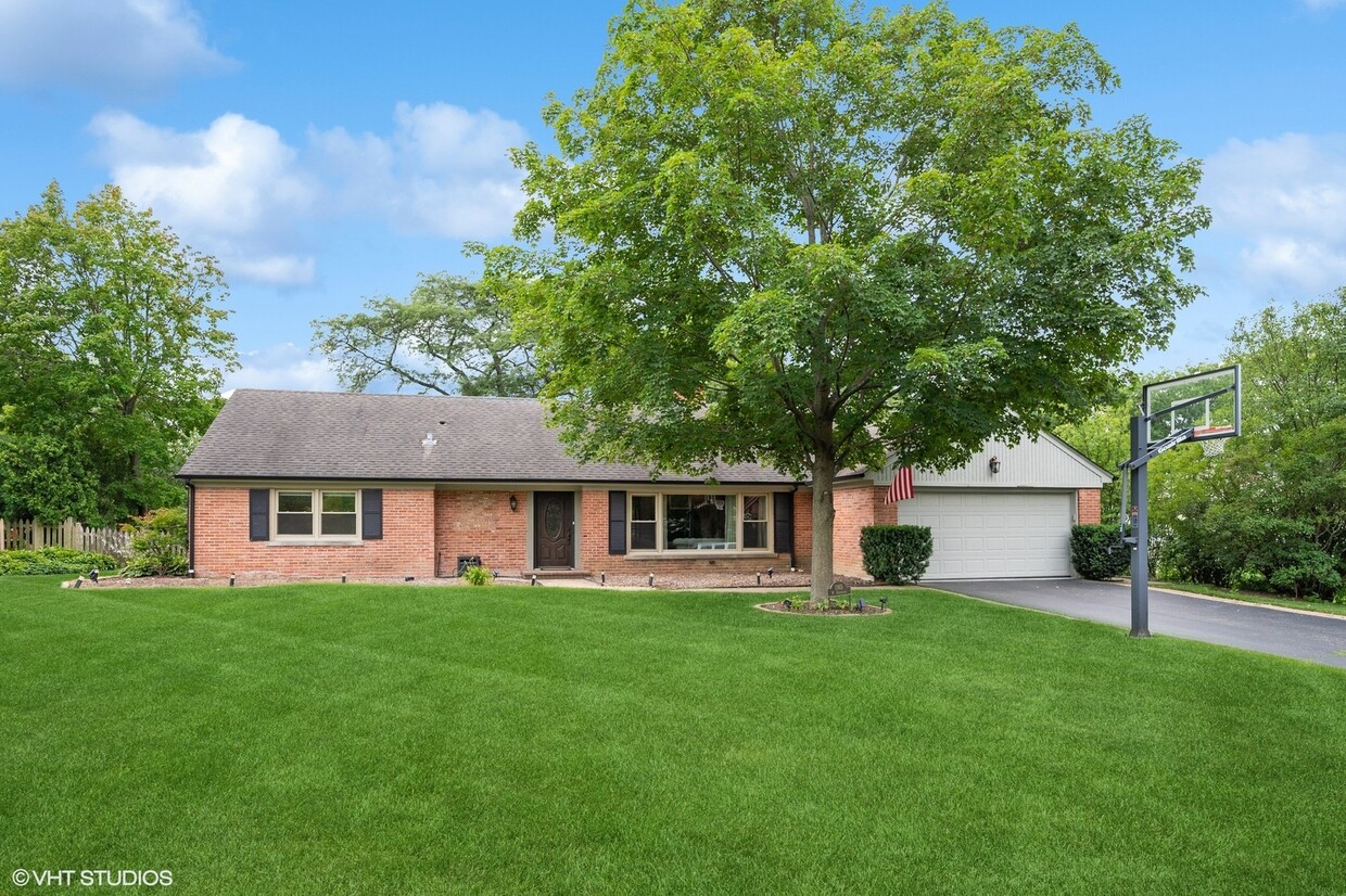 Primary Photo - 1165 W Deerpath Rd