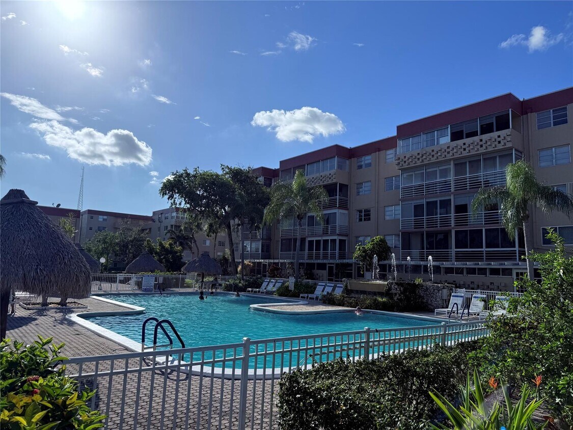 Foto del edificio - 410 NW 68th Ave