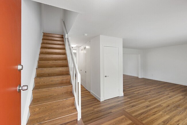 Foto del edificio - Updated Townhome in El Camino Club Estates!