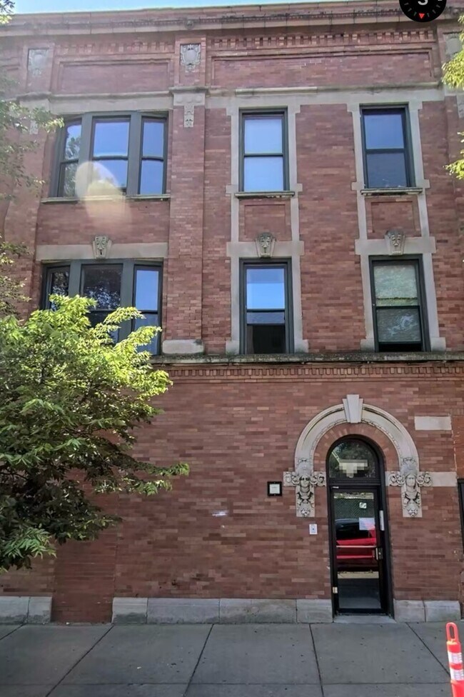 Foto del edificio - 751 E 45th St