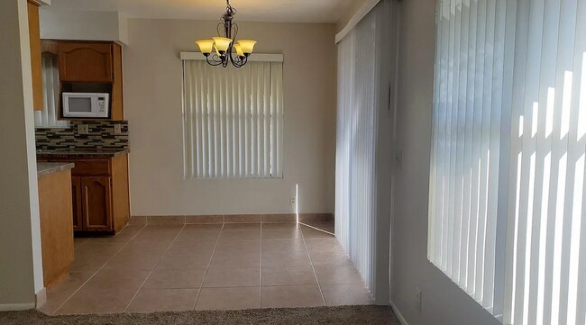 Building Photo - Beautiful 2-bedroom, 2-bath condo in the highly desirable Quail Run community!