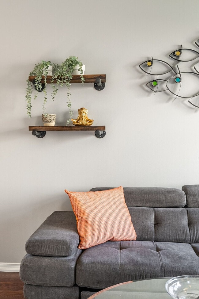 Building Photo - 825 N Service Rd