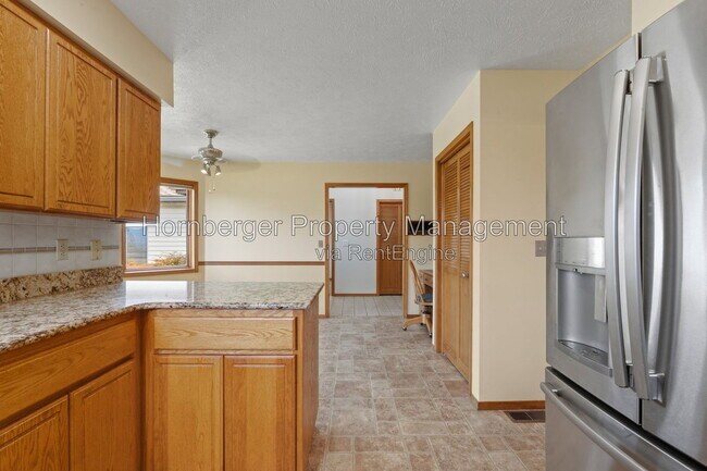 Foto del edificio - 9811 N Comanche Dr