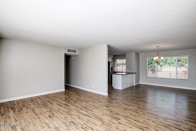 Building Photo - 8702 E Bonnie Rose Ave