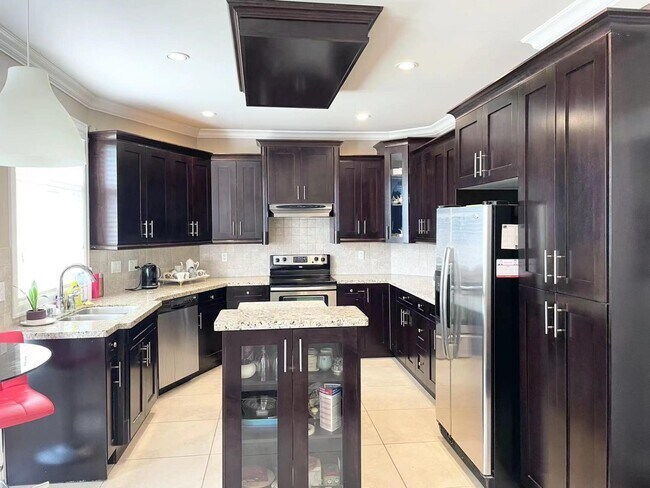 Photo du bâtiment - 14585-1459A 59A Ave