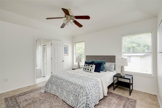 Foto del edificio - 16302 Bates Cove