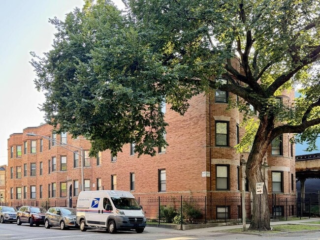 Building Photo - 3836 N Wilton Ave