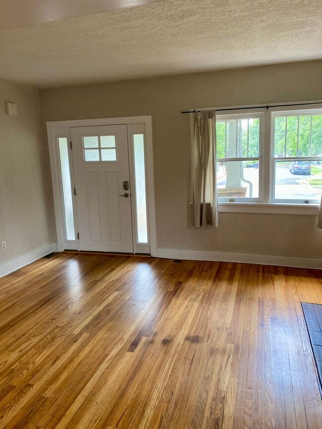 Building Photo - Available for 2026-2027 Fall Pre-Leasing! ...