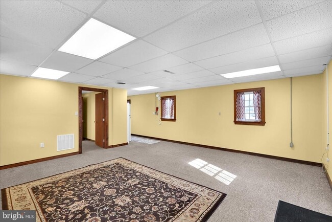 Foto del edificio - 392 5 Locks Rd