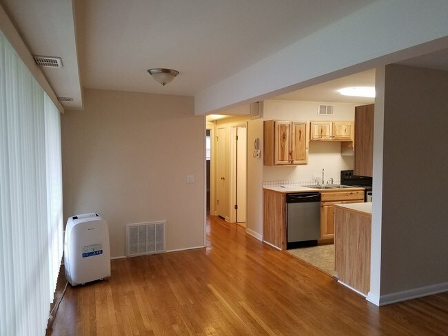 Foto del edificio - 2 br, 1 bath House - 5201 Mountainview Manor