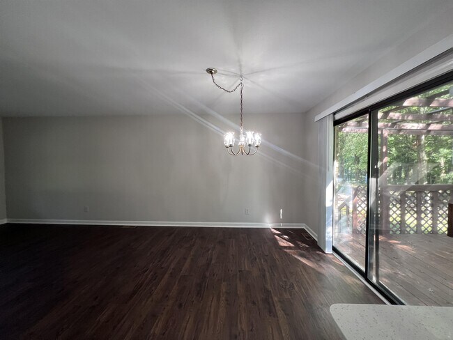 Foto del edificio - 309 Elmhurst Ave