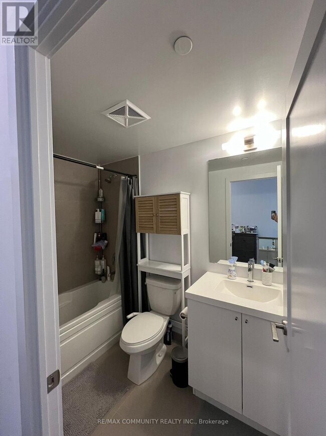 Photo du bâtiment - 2550 Simcoe St N