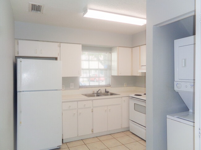 Building Photo - 3607 W Idlewild Ave