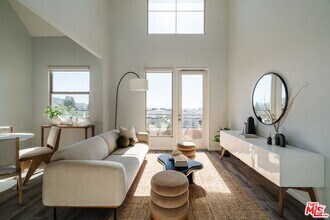 Building Photo - 201 E Angeleno Ave