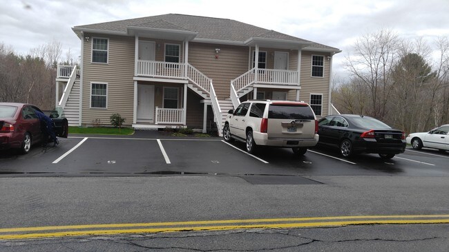 Frente del edificio - 28 Old Pine Hill Rd