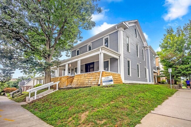 Building Photo - 645 N College Ave