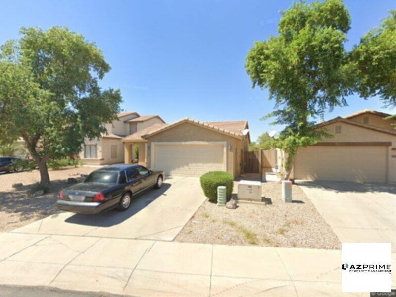 Foto principal - Spacious 2-Bedroom, 1-Bath Home with a Lar...