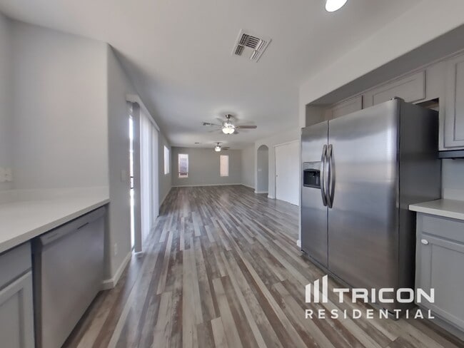 Foto del edificio - 42428 W Anne Ln