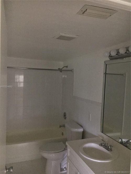 Building Photo - 7430 Miami Lakes Dr