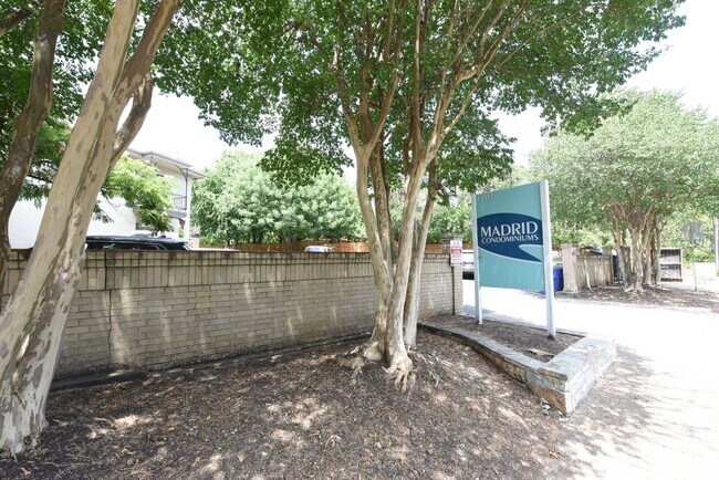 Building Photo - 2 bed room unit with Downtown Austin views!