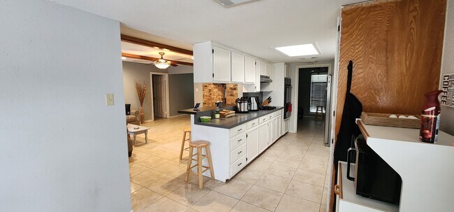 Foto del edificio - 2110 Eagle Point Rd