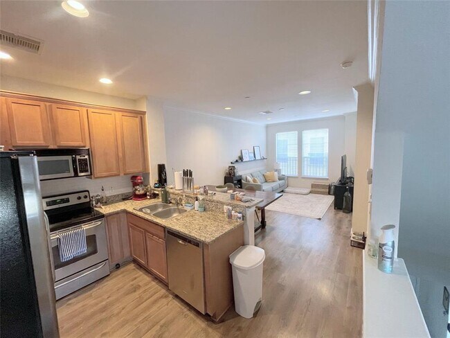 Building Photo - 3001 Murworth Dr