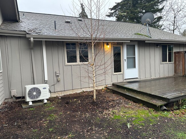 Foto del edificio - Cozy 2 bedroom 1 bathroom duplex in Eugene!