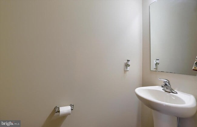 Building Photo - 158 McIntosh Ln