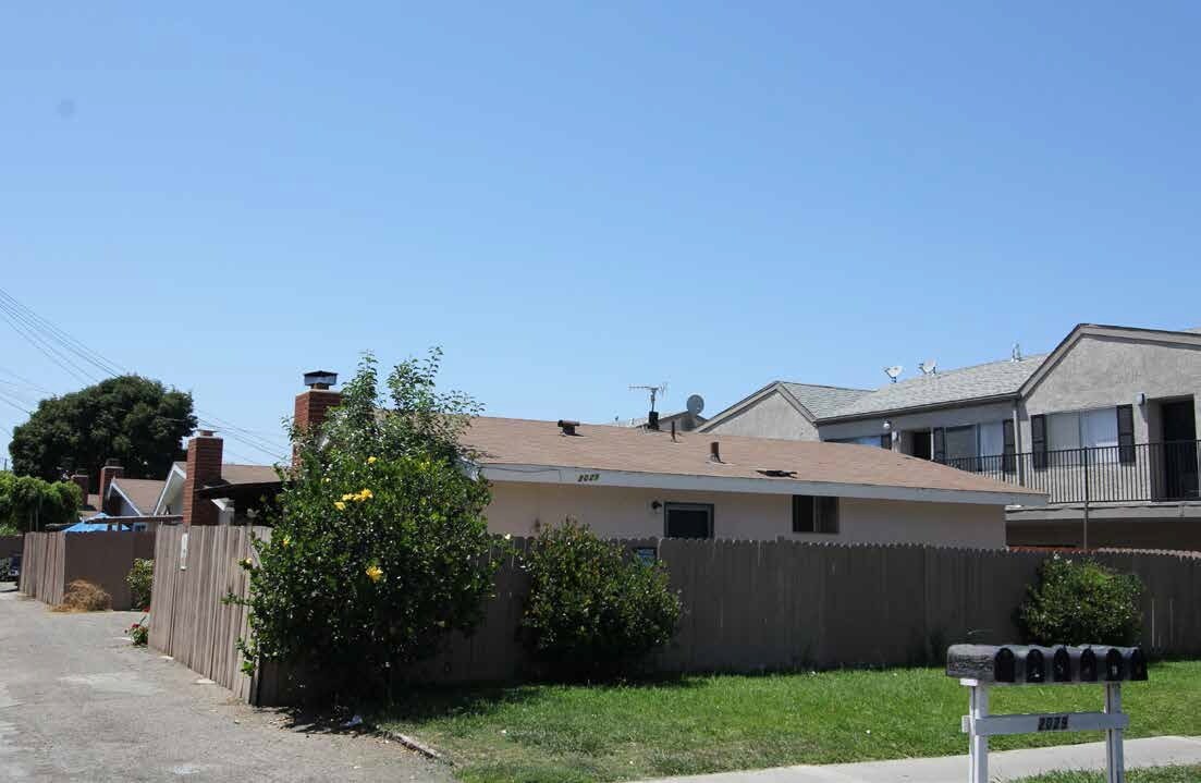 Primary Photo - 2029 Pomona Ave