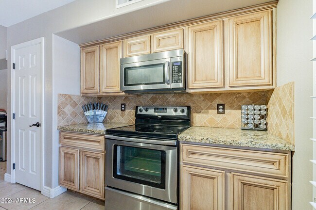 Building Photo - 910 W Sun Coast Dr