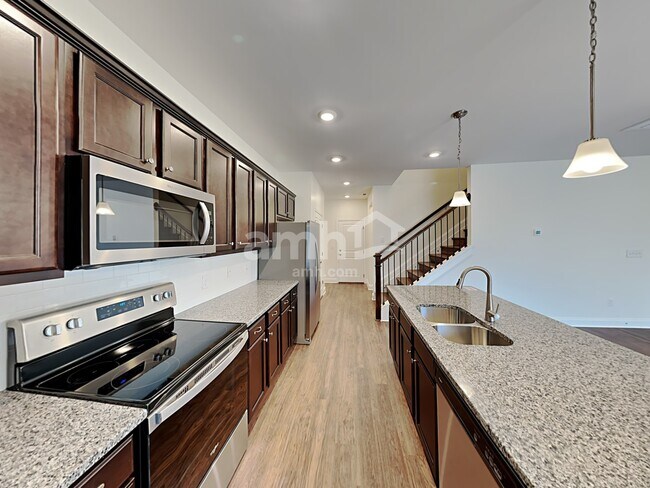 Foto del edificio - 1364 Lomond Dr