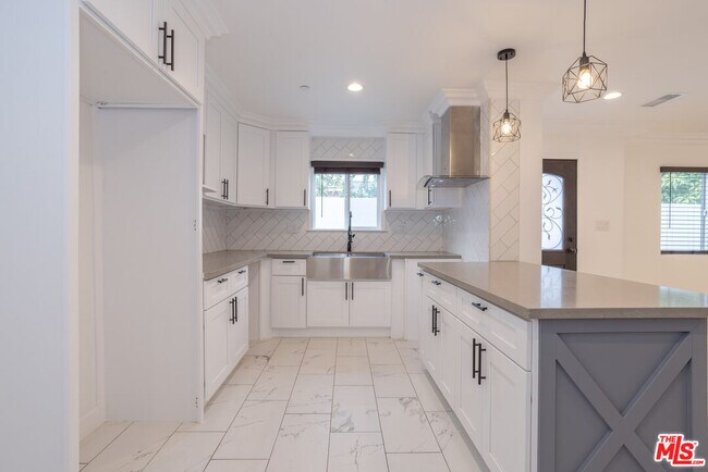 Foto del edificio - 1033 S Bonnie Beach Pl