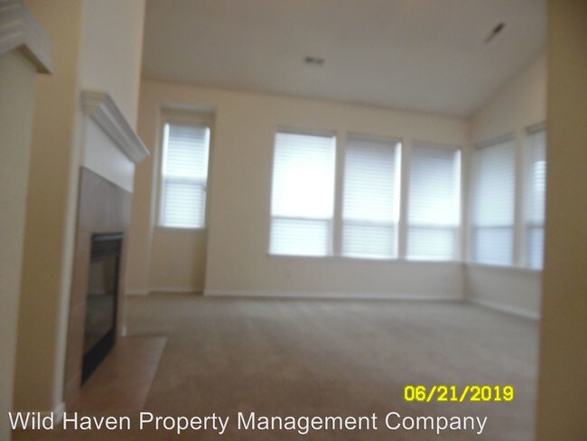 Building Photo - 3 br, 2.5 bath House - 325 NW Cypress