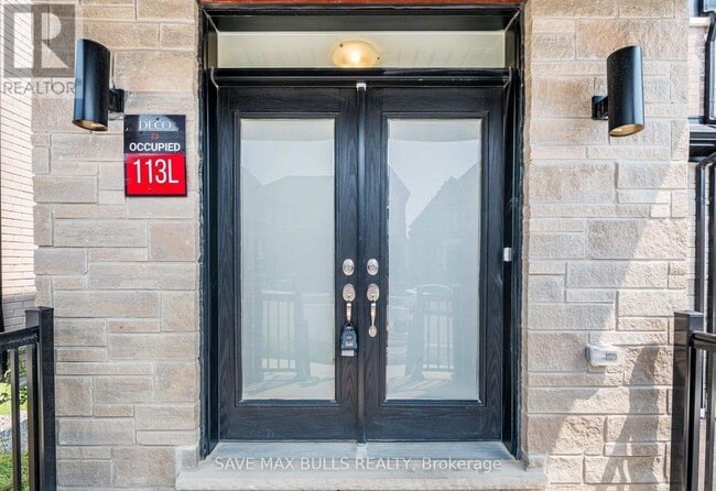 Building Photo - 2921 Nakina St