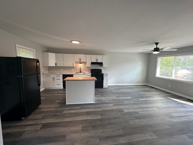 Foto del edificio - Fully Renovated House, Everything is New! ...