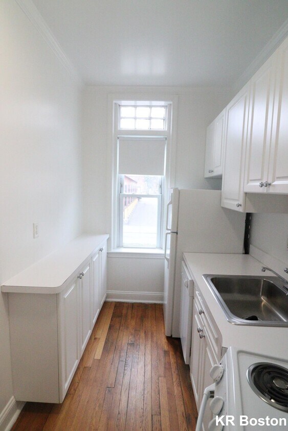 Primary Photo - 5 Green St