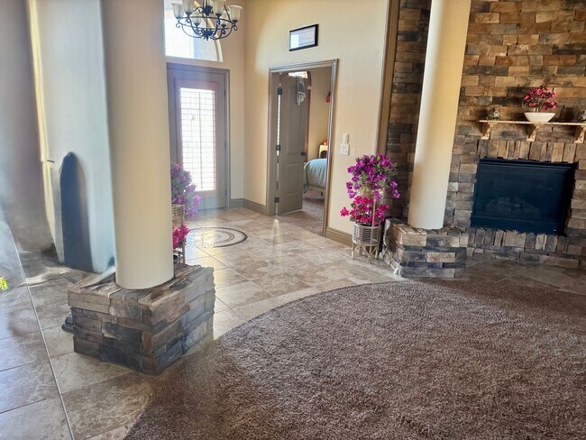 Foto del edificio - Premium home over looking the elko golf course.