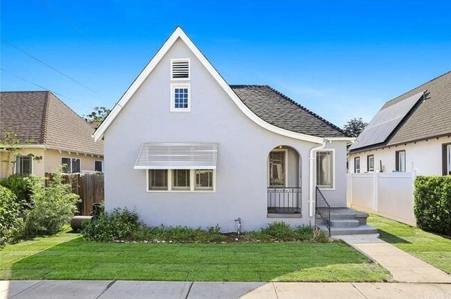 Building Photo - 2101 W Huntington Dr