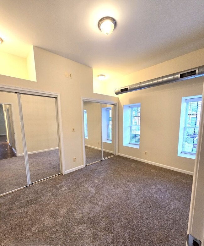 Building Photo - 401 S Eden St