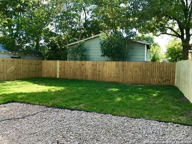 Building Photo - 114 Oleander St