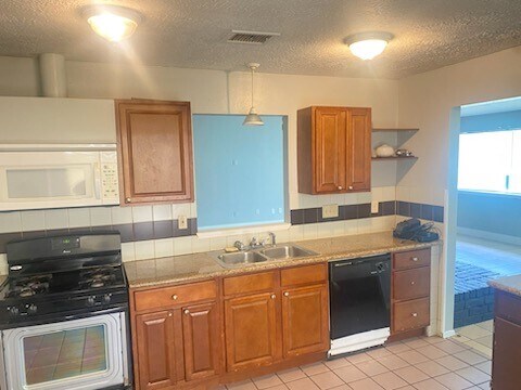 Foto del edificio - 1715 Meadow Green Dr