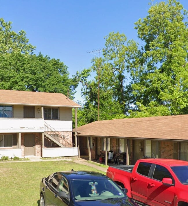Building Photo - 105 Holland St