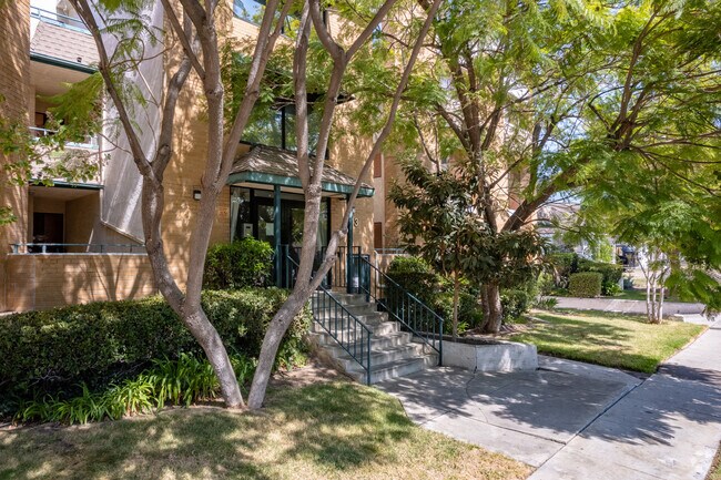 Building Photo - 413 Hawthorne St